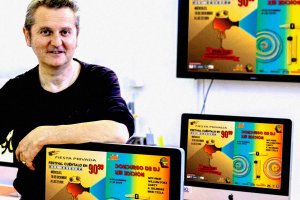 Luis Serrano, director de EISO, con los carteles de los festivales de cortos y DJ.
