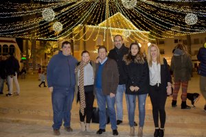 El equipo de Gobierno durante el encendido de luces.