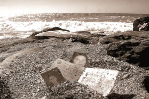 La agenda tirada en la playa debió de ser un regalo de Giuly.