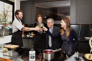 Cosentino celebra su habitual cóctel navideño con periodistas y medios de comunicación.
