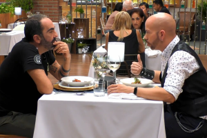 Néstor Jiménez, a la derecha, durante su paso por el programa de citas.