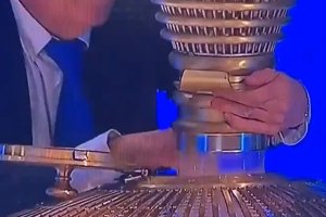 El gesto de la polémica.