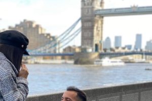 La bonita imagen de Lazo pidiendo matrimonio a Paola en Londres.