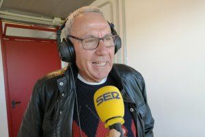 Manolo García en el Carrusel Deportivo de la Cadena SER desde el Estadio.