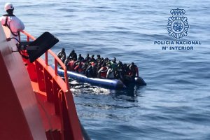 Imagen de archivo de la Policía Nacional en el rescate de una patera.