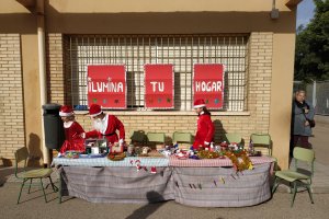 Mercadillo navideño solidario del colegio Virgen del Mar