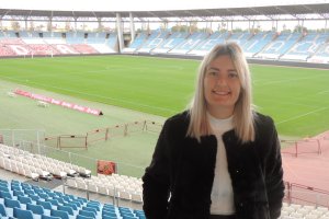 Lorena García en la Tribuna del Estadio de los Juegos Mediterráneos.