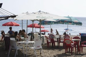 La tramitación del permiso para abrir un chiringuito de playa puede tardar años.