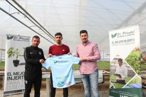 El nuevo jugador celeste en su presentación.