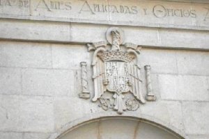 El escudo franquista, aún en la Escuela de Arte.