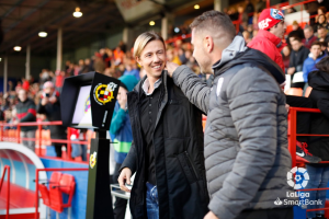Guti saludando a Curro Torres en el Anxo Carro.