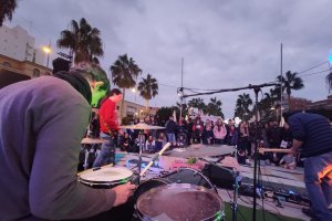 The Dry Mouths actuó en el Mirador de la Rambla, donde se presentó el cartel.