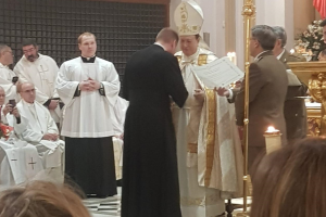 Momento en el que recibe la condecoración.