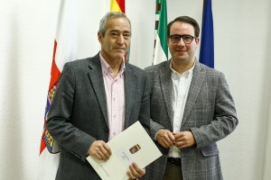 El alcalde de Dalías junto al diputado provincial.