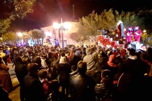 Los nijareños disfrutaron con la cabalgata de Sus Majestades los Reyes Magos de Oriente de la Villa de Níjar.