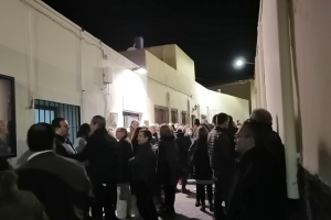 Antonio Gonzálvez recibiendo el pésame de José Luis Pastor.