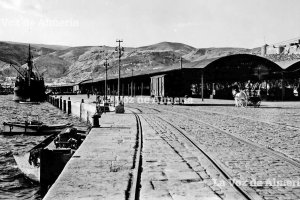 El puerto era nuestra vía principal que nos comunicaba con  el exterior. En los años 20 llegó el tren al puerto y se ampliaron los tinglados.