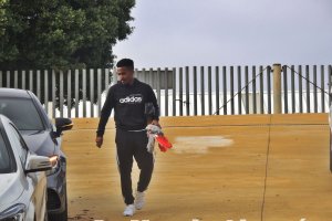 Wilfrid Kaptoum llegando al Estadio Mediterráneo.