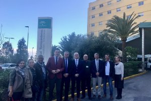 Las autoridades en la visita del Hospital Universitario de Torrecárdenas.