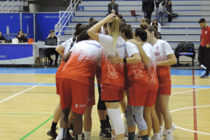Las jugadoras almerienses haciendo piña.
