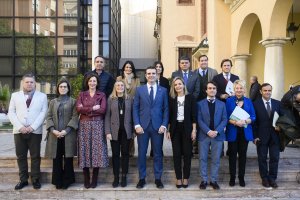 Foto de familia tras la firma del convenio.