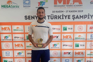 Barranco con el trofeo de ganador.