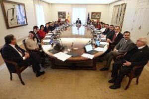Sala de reuniones de La Moncloa durante el primer consejo de ministros del Gobierno de coalición.