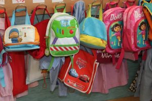 Mochilas de alumnos de una escuela infantil.