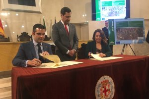 Firma del convenio ayer en el Ayuntamiento.