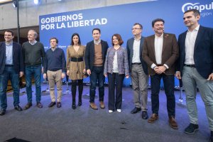 Pacheco, primero de la derecha, este domingo en Murcia.