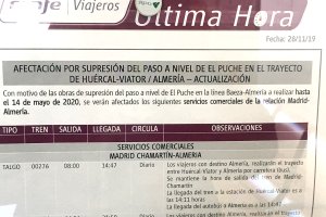Parte superior del cartel informativo que ha colocado Renfe en la Estación Intermodal de Almería.