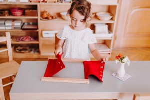 Materiales manipulativos utilizados en el Método Montessori.