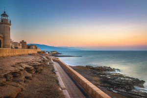 Roquetas de Mar atrae miles de turistas cada año.