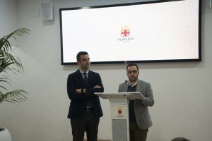 Ramón Fernández-Pacheco y Carlos Sánchez durante la comparecencia de prensa