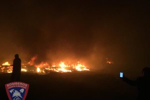 Imágenes del incendio cedidas por Bomberos del Levante.