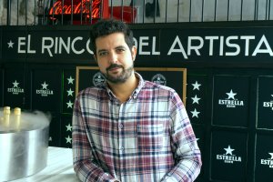 Pablo López en la esquina con más encanto de El Rinconcillo.