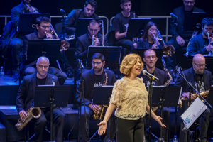 Sole Giménez junto a la Big Band de la UAL.