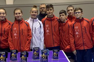 Los roqueteros posan con sus trofeos.