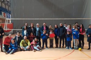 Foto de Jorge Reig junto a los niños de la Asociación Altea Autismo.
