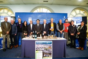 En la presentación estuvieron el diputado de Cultura, Manuel Guzmán, y diferentes autoridades políticos de la comarca.