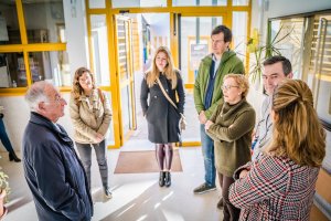 Amat, este martes en su visita al CEIP La Romanilla.