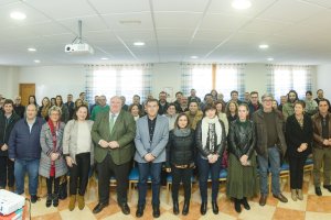 Foto de familia de los alcaldes que han participado en la jornada.