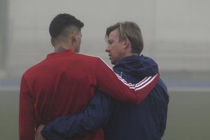 Darwin y Guti hablando durante el entrenamiento este miércoles.