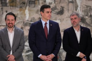 Pablo Iglesias, Pedro Sánchez y Unai Sordo, durante la firma del acuerdo de subida del SMI.