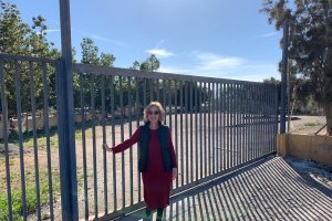 María Victoria Ortega Morales junto al nuevo recinto.