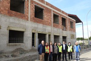 Autoridades políticas visitando las diferentes actuaciones. La voz