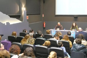 Presentación de la iniciativa ante diferentes representantes de las distintas comunidades educativas.