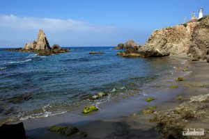 El Parque Natural Cabo de Gata Níjar, ofrece numerosas posibilidades para disfrutarlo en familia
