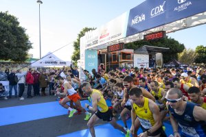 Salida de los participantes en la Media Maratón de 2020.