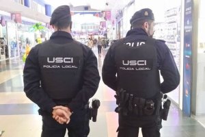 Agentes de la Policía Local realizando una patrulla.